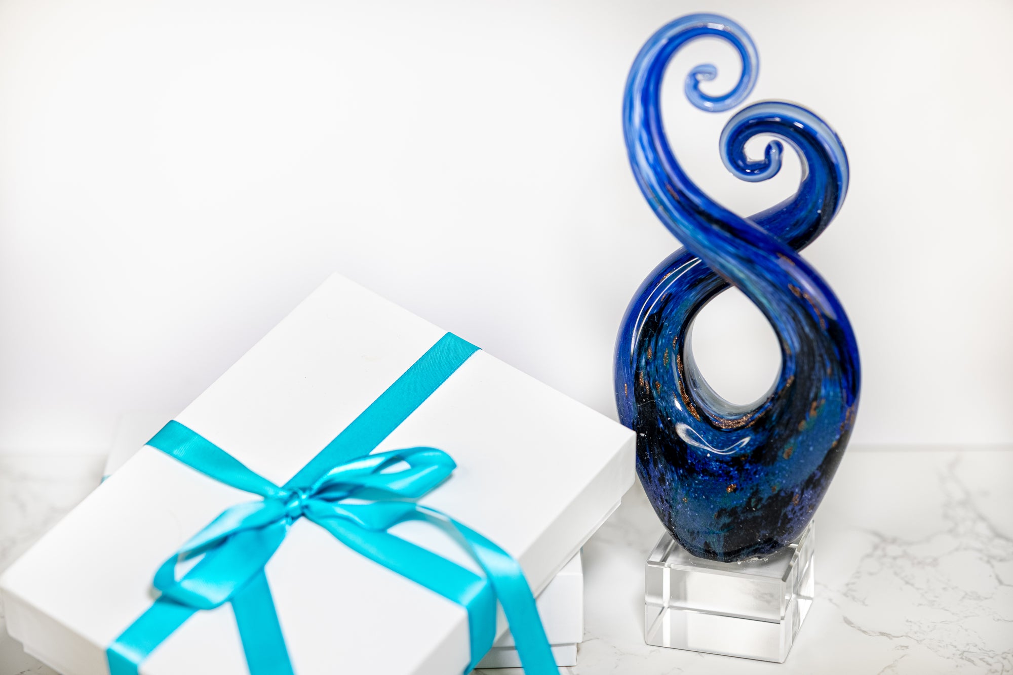 Monet Murano Style Art Glass Swirl Centerpiece on Crystal Base 10-GW529