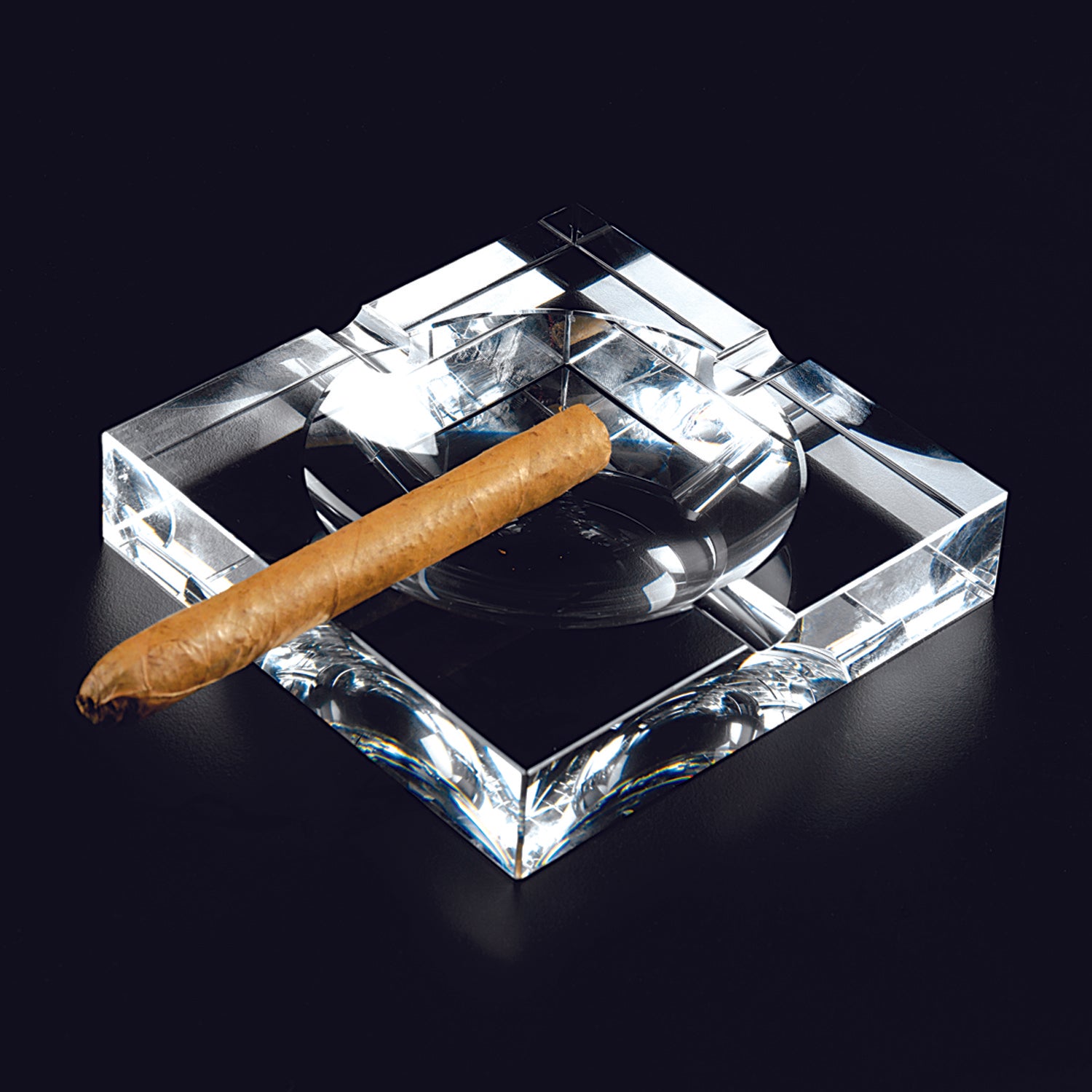 Hand Cut Crystal Excelsior Cigar Ash Tray 6 x 6 x 1 - H169