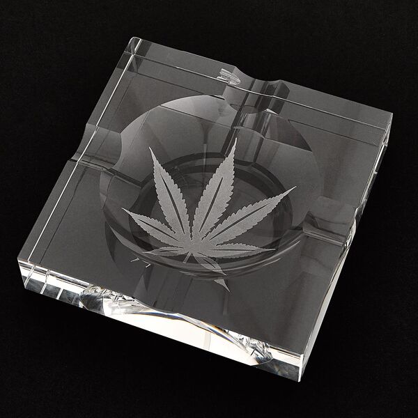 Hand Cut Crystal Marijuana Leaf Engraved Excelsior Cigar Ash Tray 5 x 5 x .75