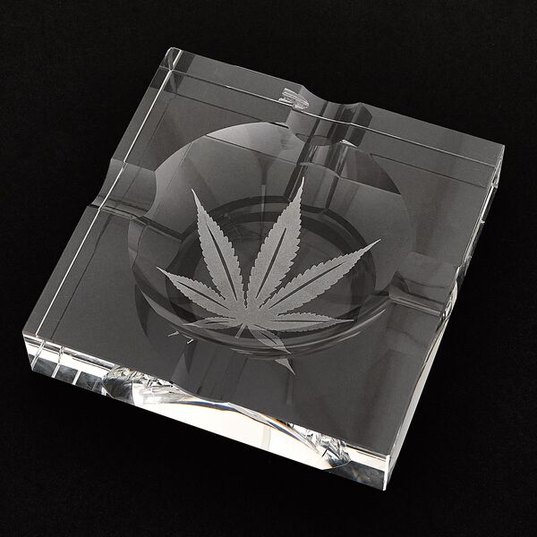 Hand Cut Crystal Marijuana Leaf Engraved Excelsior Cigar Ash Tray 5 x 5 x .75